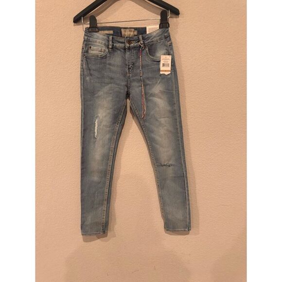Lucky Brand Girl's Size 12 Low-Rise Zoe Skinny Distressed Denim Jeans Blue NWT - Picture 1 of 6